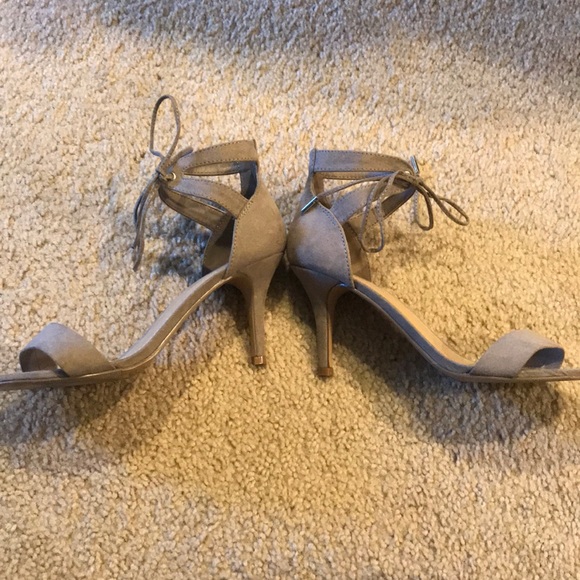 Gray heels - Picture 3 of 4